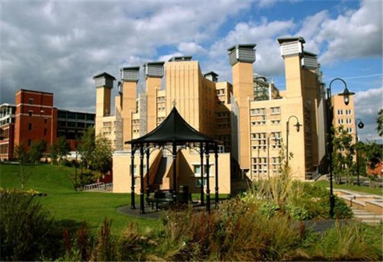 2,针对  年一月份入读考文垂大学(coventry university)及考文垂大学